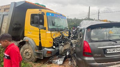 Four killed in an accident on Bengaluru-Mangaluru highway near Alur
