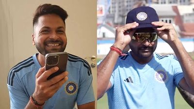 WATCH: Pacer Mukesh Kumar's emotional phone call with his mother after Test debut