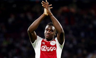 Fulham set to strengthen defence by signing Ajax’s Calvin Bassey for £18m