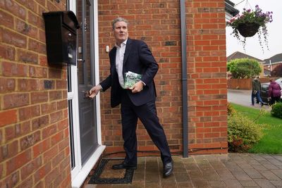 Starmer posts leaflets in Bedfordshire to maintain by-election momentum