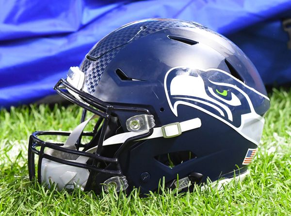 Poll – Should the Seahawks switch to their throwbacks full time?