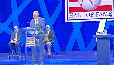 Cubs radio voice Pat Hughes expresses gratitude to all in Hall of Fame speech