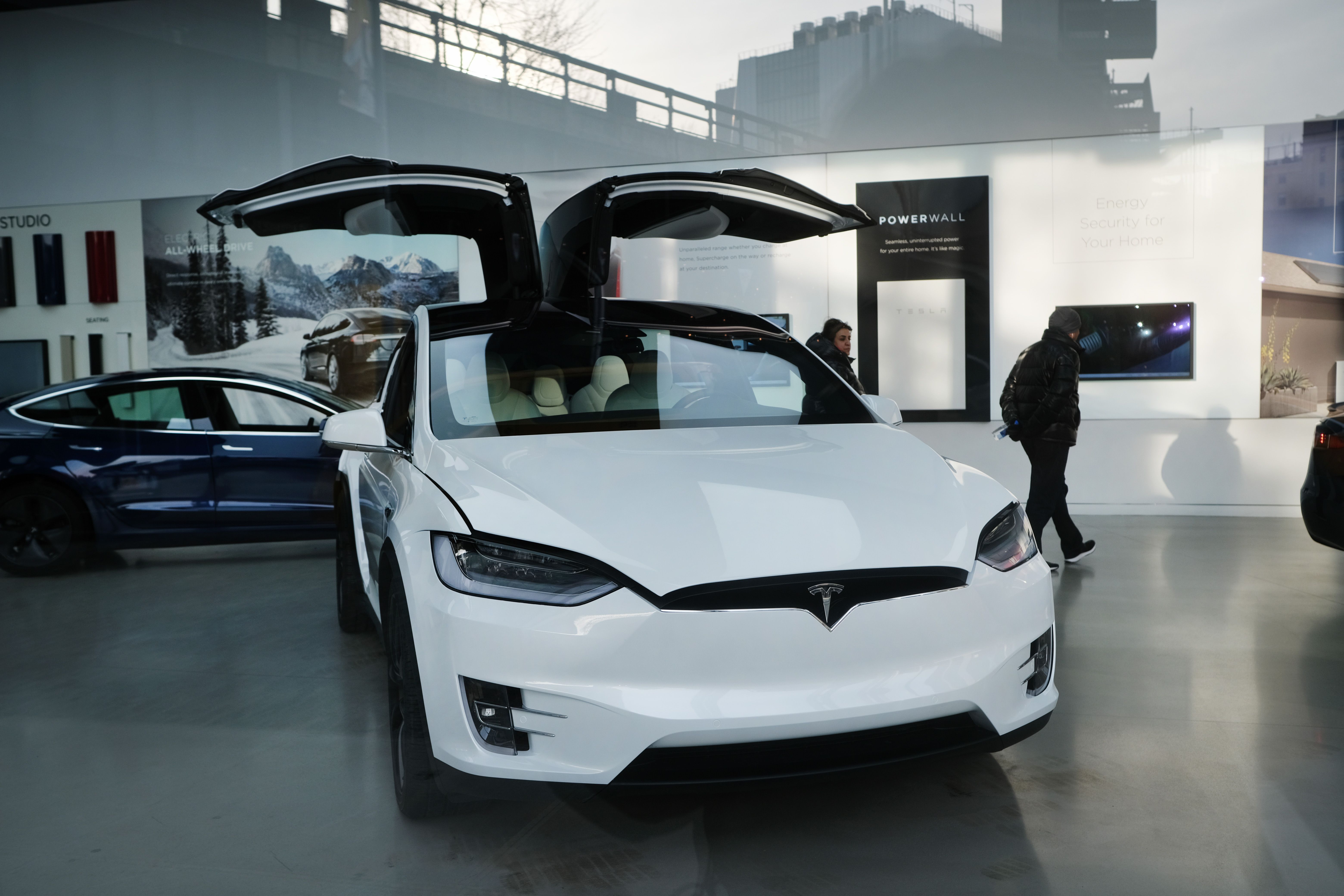 Tesla Extends Loan Duration Amid Rising Interest Rates