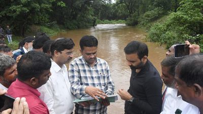 Minister visits rain-affected areas in Dharwad