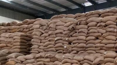 Farmer associations urge Karnataka govt. to take up local procurement to address foodgrain inflation