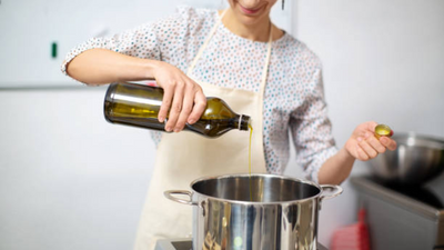 Is it healthy to use ghee and oil together while cooking?