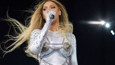 Beyoncé delivers a powerhouse, out-of-this-world experience at Soldier Field concert