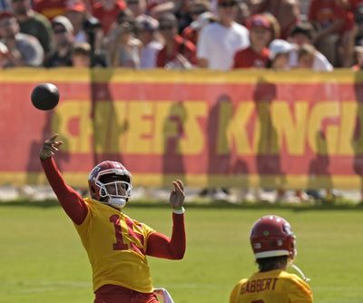 Here’s Patrick Mahomes casually hitting the crossbar with a long throw at Chiefs training camp