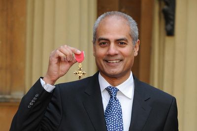 George Alagiah: What are the signs of bowel cancer?