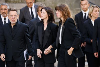 Charlotte Gainsbourg and Lou Doillon carry mother Jane Birkin’s coffin at Paris funeral