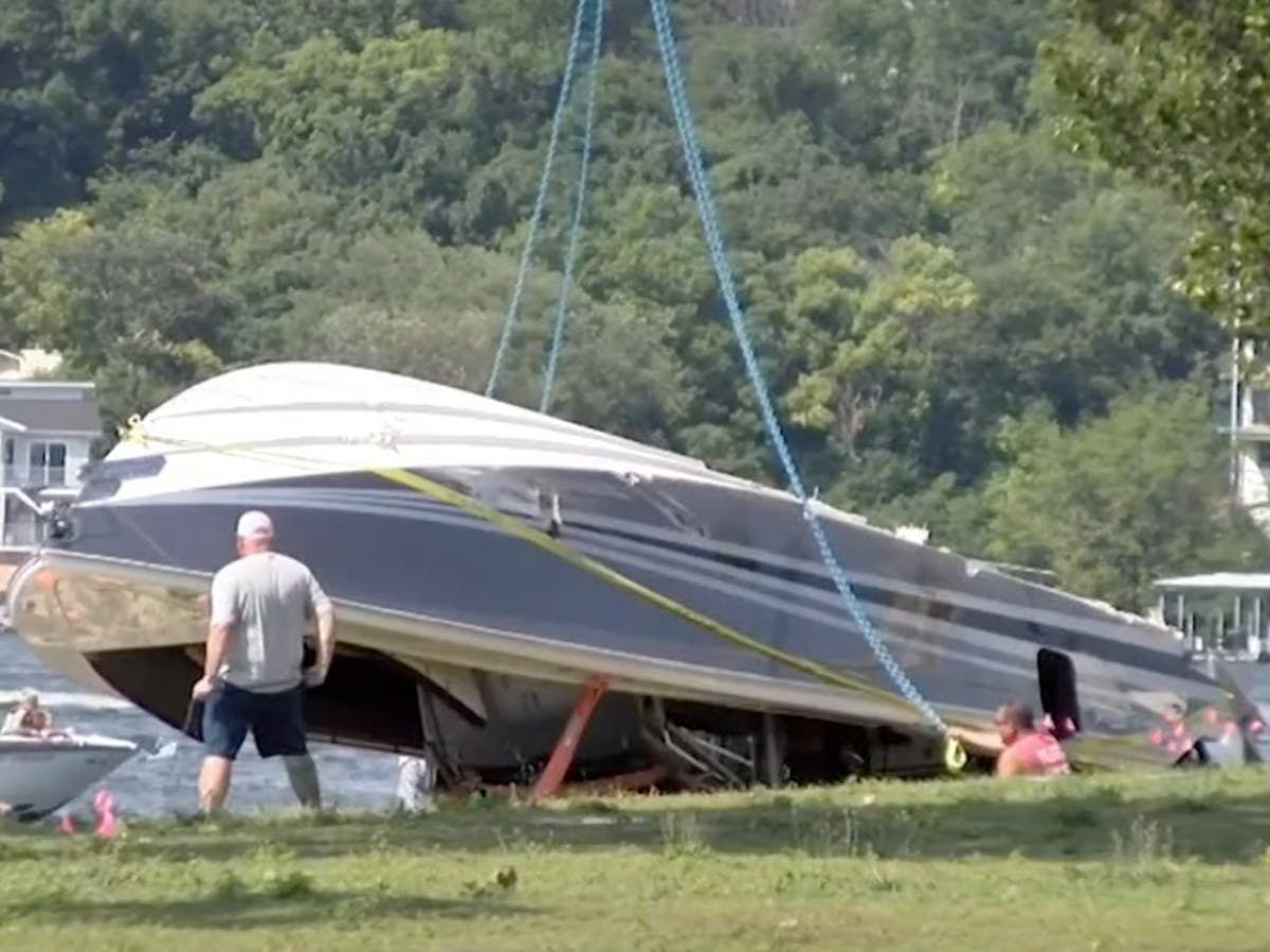 eight-people-injured-after-boat-crashes-into-home-near
