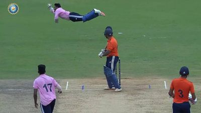 Watch: Prabhsimran Singh takes a stunner to dismiss Ricky Bhui in Deodhar Trophy