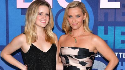 Reese Witherspoon and daughter Ava look like 'twins' in new bathrobe selfie
