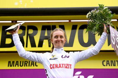 Kerbaol defends Tour de France Femmes white jersey in headwinds of stage 2