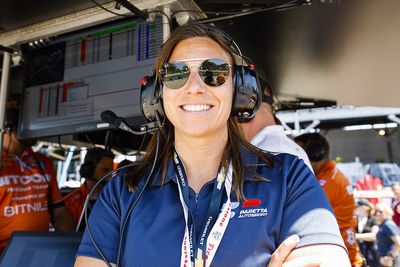 Supercars "unfinished business" for de Silvestro