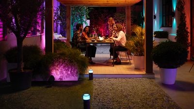How to make the perfect outdoor dining space using smart lighting