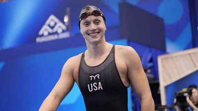 Katie Ledecky wins 1,500m freestyle for 20th world swimming title