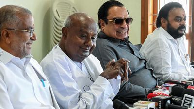 Deve Gowda claims group of local Congress leaders threatened boycott if he was invited to Oppn. leaders’ meet