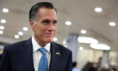 Romney urges Republican no-hopers to drop out to beat Trump in primary