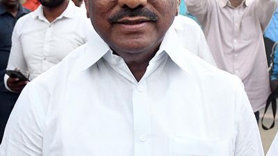 Panneerselvam demands compensation of ₹35,000 per acre for farmers of Cauvery delta