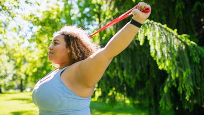 One resistance band and these four easy exercises for more muscular triceps