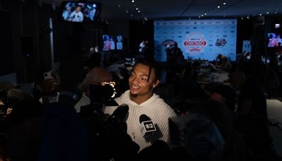 Justin Fields eyes improvement — and a Bears record — through the air