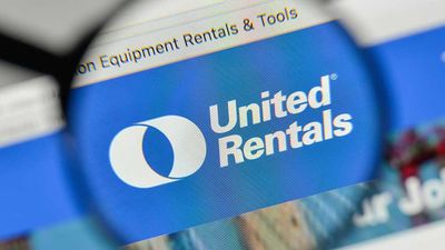 United Rentals, Near Buy Point, Outshines S&P 500 Ahead Of Earnings