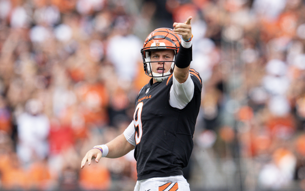 Bengals QB Joe Burrow is using a VICIS ZERO2 with an SO-212