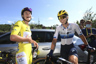 Lorena Wiebes outfoxes former team to win Tour de France Femmes sprint