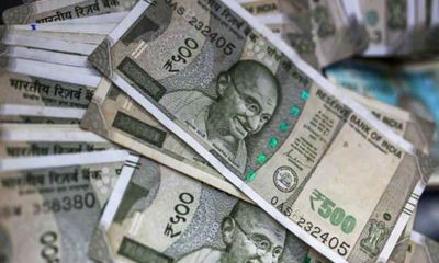 Rupee falls 7 paise to 81.95 against US dollar