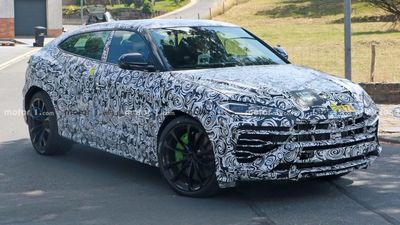 2025 Lamborghini Urus Plug-In Hybrid Spied With Updated Interior