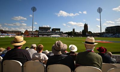 County cricket: Warwickshire rally, Surrey dominate Somerset – as it happened