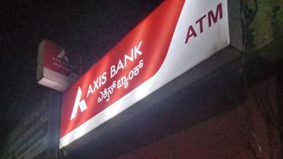 Thief steals JCB earthmover to steal ATM in Shivamogga