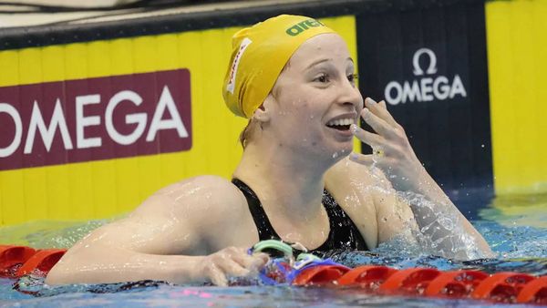 Mollie O'Callaghan overcomes injury to set new world record at swimming  world championships