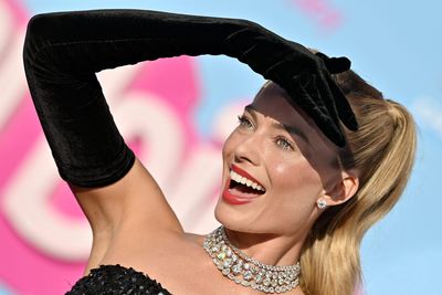 Margot Robbie paid off her mom’s mortgage after years of saving