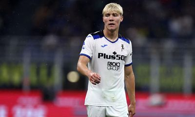 Manchester United make offer worth up to £51.4m for Atalanta’s Rasmus Højlund