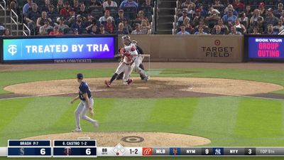 Mariners Pitcher Struck Out Hitter With Beautiful Pitch That Went Between His Legs