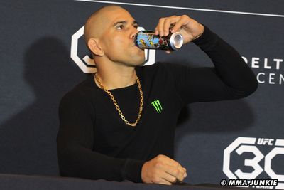 Pounding waters, Alex Pereira in good spirits ahead of UFC light heavyweight debut: ‘I felt it was the right time’