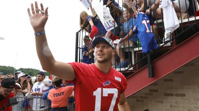 Young Fan Makes Sweet Sacrifice to Get Sister an Autograph From Favorite NFL Player