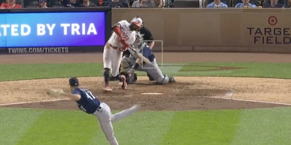 CarlosRodon plunked Jeff McNeil then proceeded to apologize to him 👏, carlos rodon