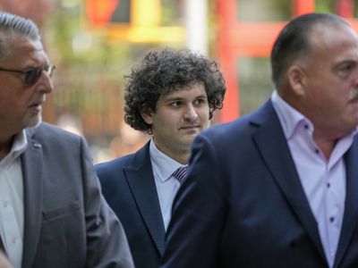 Prosecutors want disgraced crypto mogul Bankman-Fried in jail ahead of trial