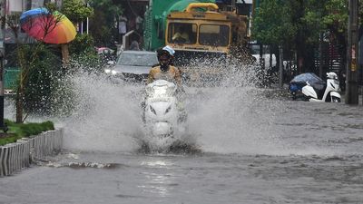 Road link between A.P., Telangana cut-off as streams overflow