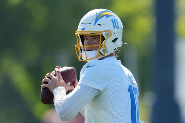 AP Source: Chargers, QB Justin Herbert agree to five-year, $262.5M extension