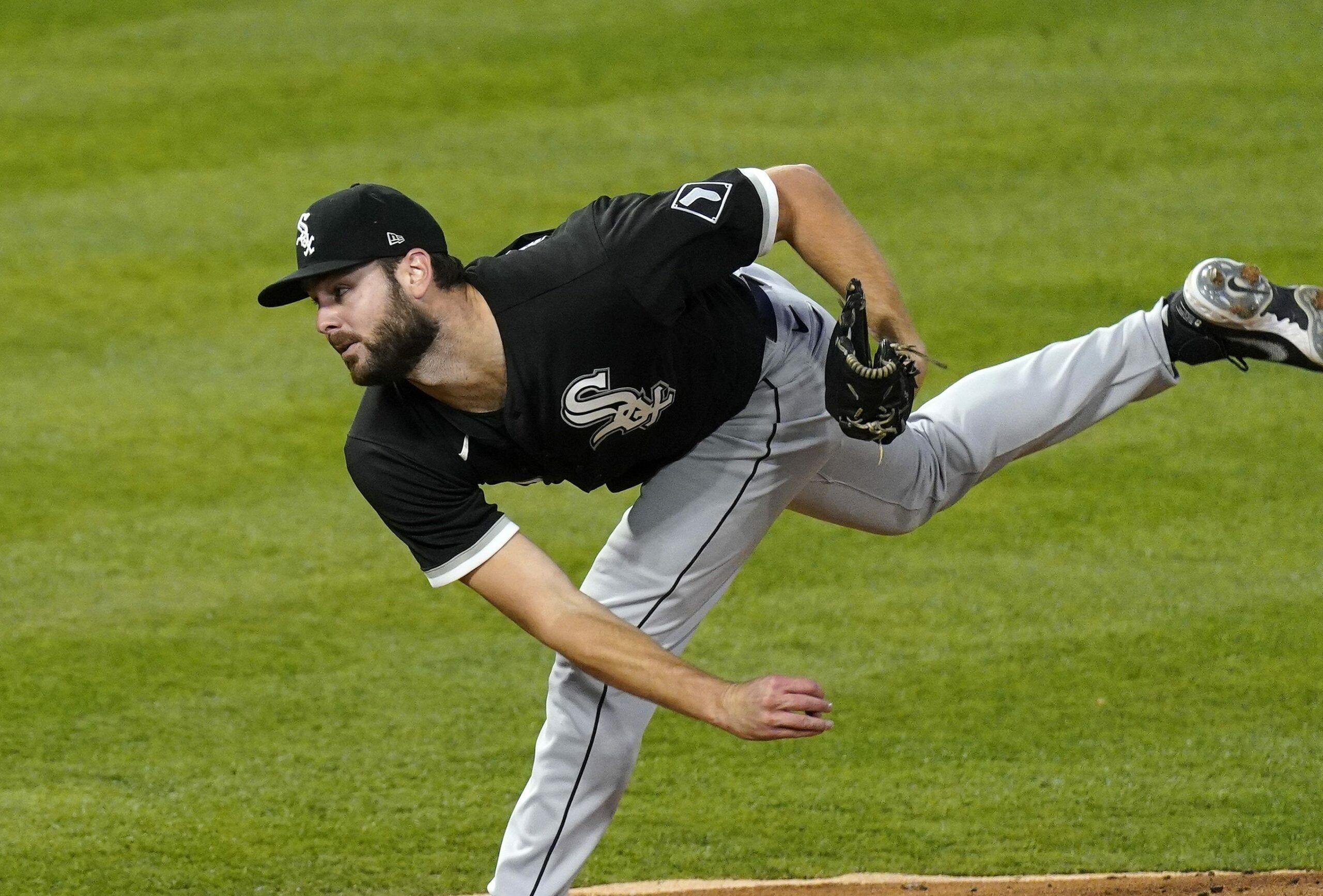 TRADE: The Angels are acquiring Lucas Giolito and Reynaldo Lopez from the  White Sox in exchange for Edgar Quero and Ky Bush.