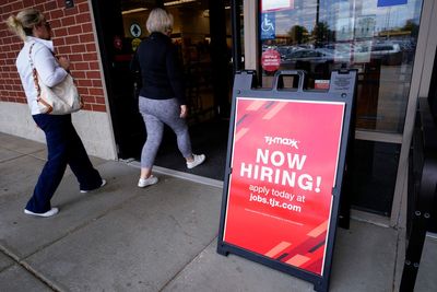 Weekly US applications for jobless benefits slide to lowest level in 5 months