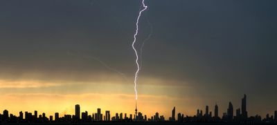 14 incredible photos of lightning bolts during storms