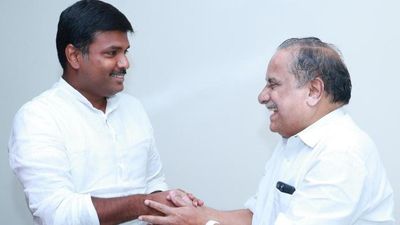 Andhra Pradesh: Speculation rife as Mudragada Padmanabham meets IT Minister Gudivada Amarnath in Vizag