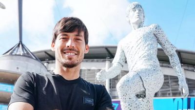 Spanish midfielder David Silva announces retirement after knee injury