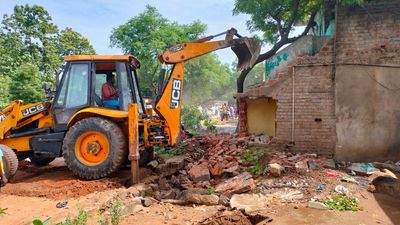 Encroachments on Banavaram Koot Road in Sholinghur demolished