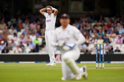 Day two of fifth Ashes Test: England in need of quick wickets